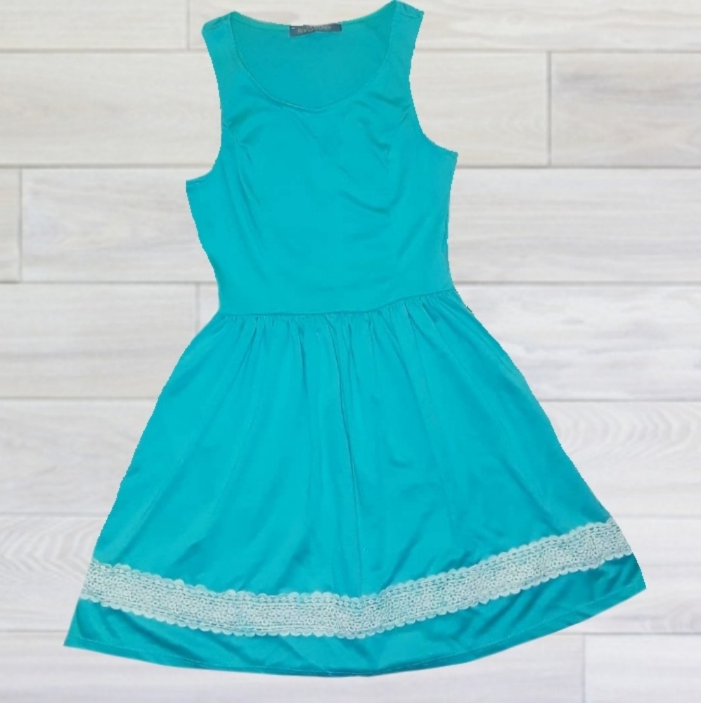 women's teal sleeveless dress